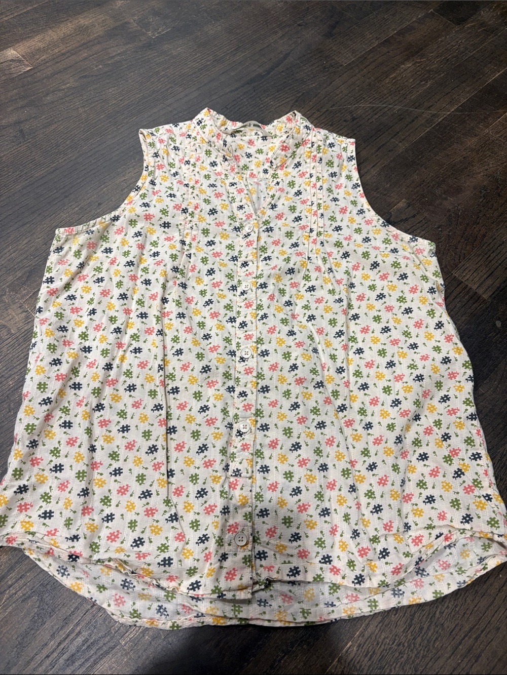 Woolrich Sleeveless White Floral Button-Front Top
